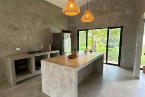 Casa en Venta: Un oasis de tranquilidad inmerso en la naturaleza exuberante 